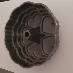Aluminum Bundt pan with hearts